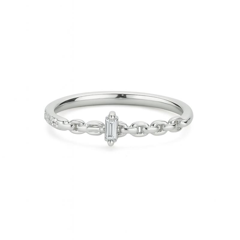 Chain-Patterned Baguette Diamond Ring